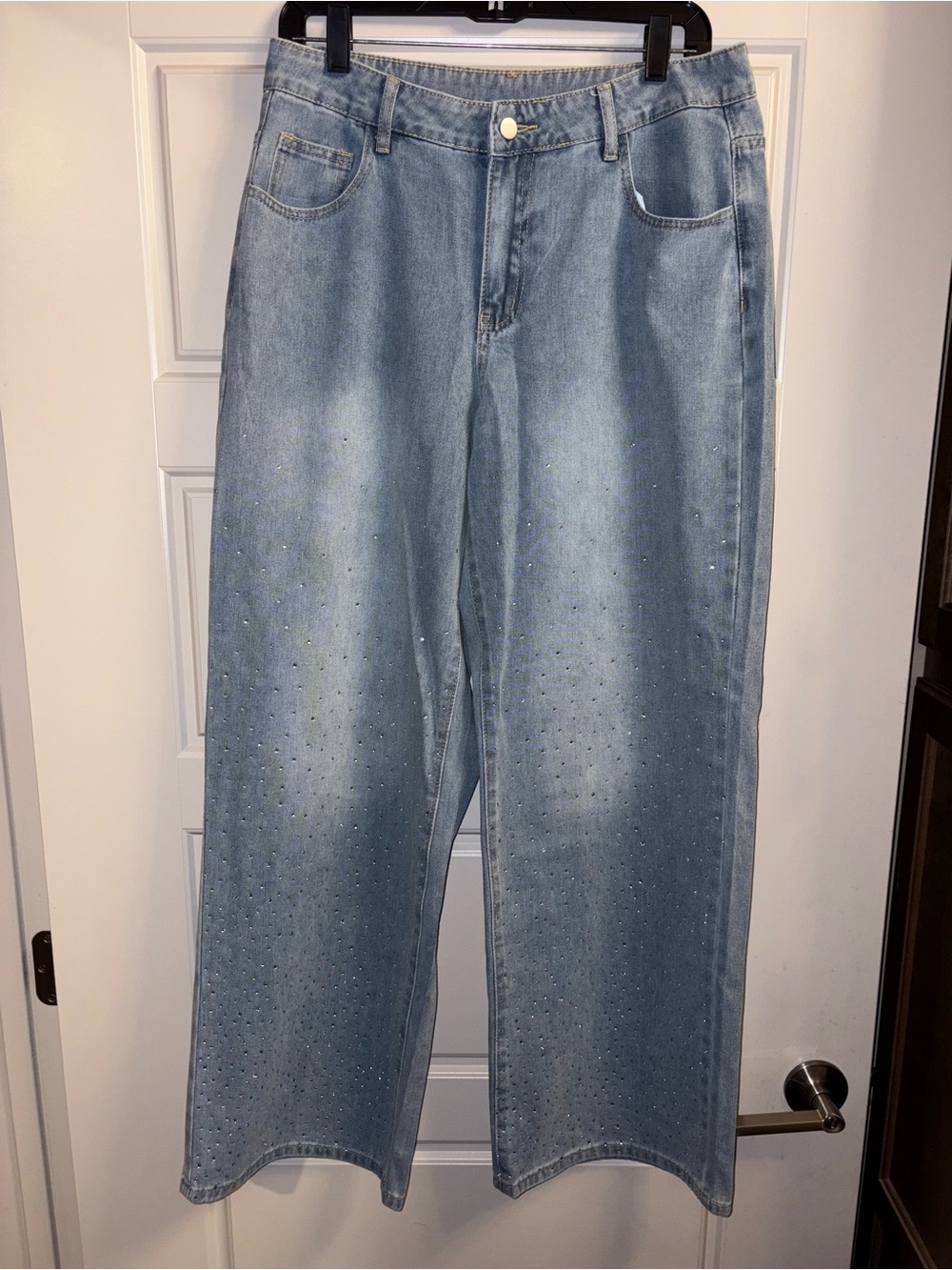 SHEIN Light Blue Relaxed Straight-Leg Jeans with Stud Detail
